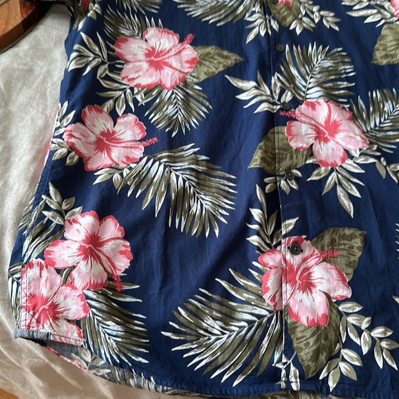 Express (Medium) Floral Short Sleeve Button Up - Picture 4 of 12